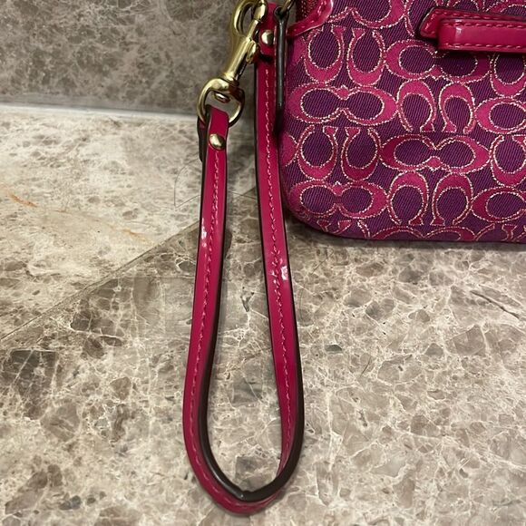 Coach Poppy Signature Bow Wristlet Fuchsia & Gold - Picture 5 of 17